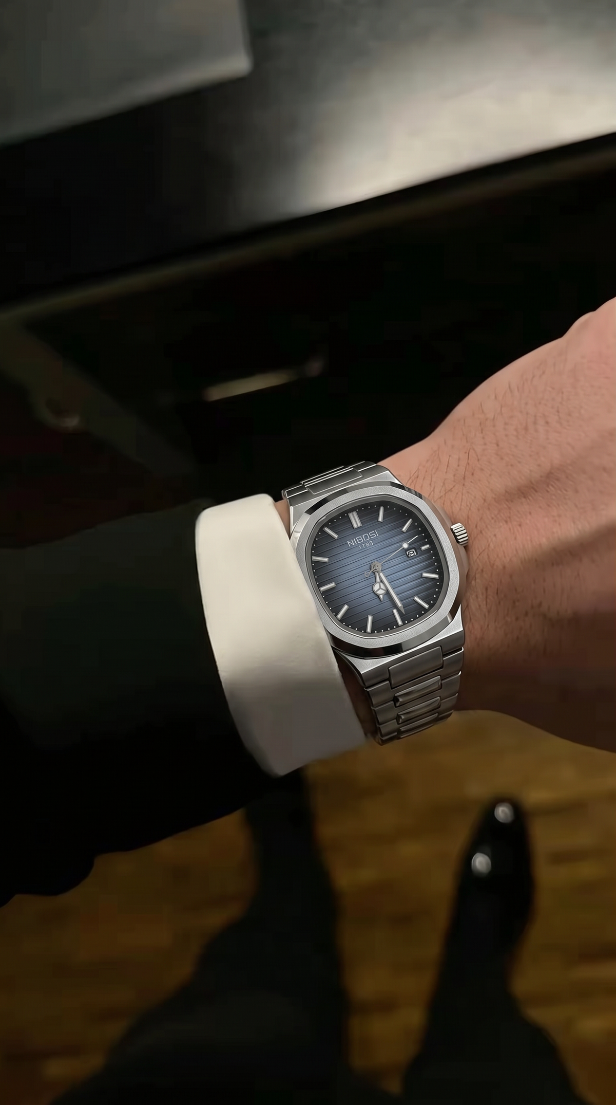 Relógio Nibosi Royal Edition Azul com terno